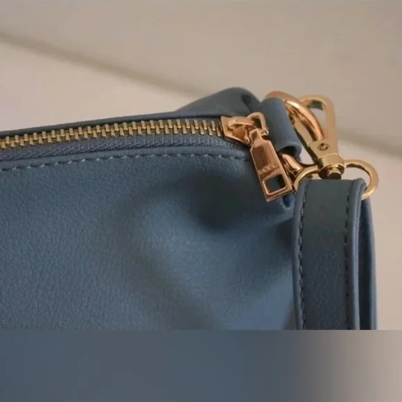 NEW Bebe Chic Blue Faux Leather Crossbody Bag-NWOT - Picture 6 of 9